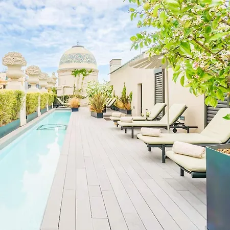 Luxus ספינת מלון